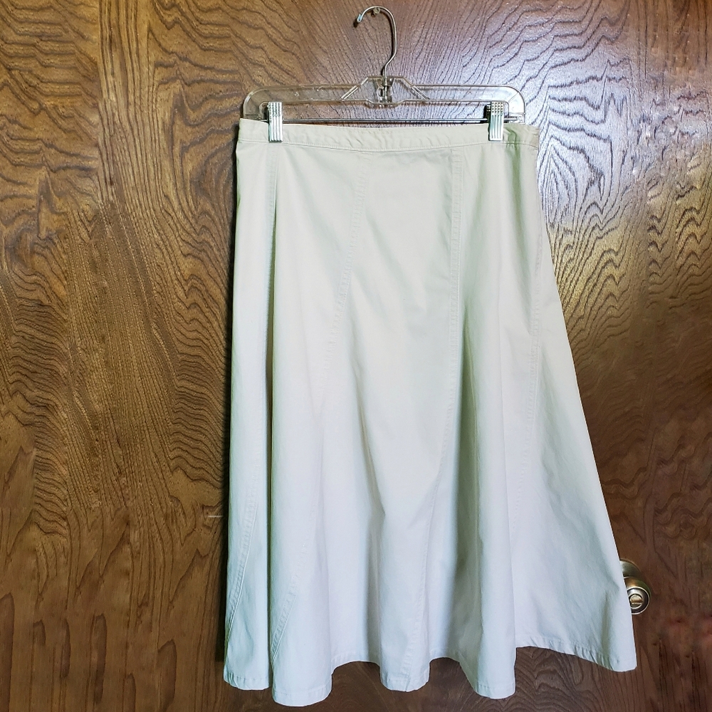 Gap Ladies Khaki Skirt Size 8 Midi Length